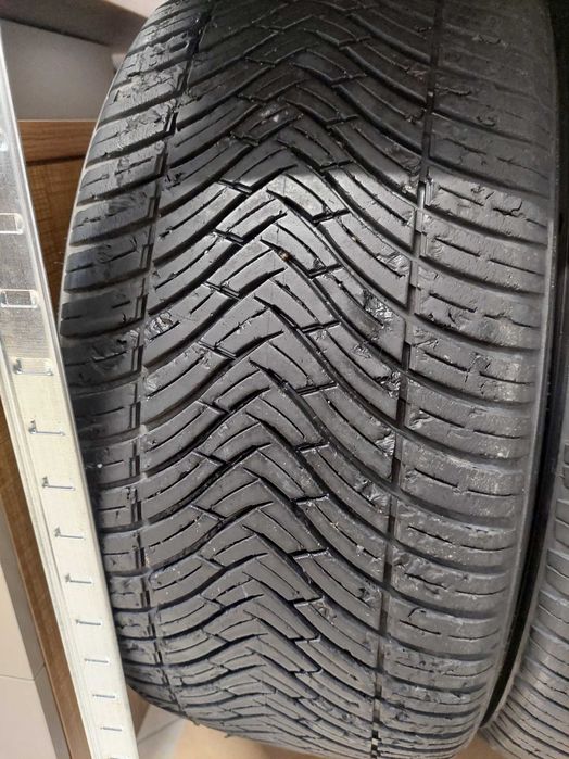 Гуми всесезонни 235/45 R18