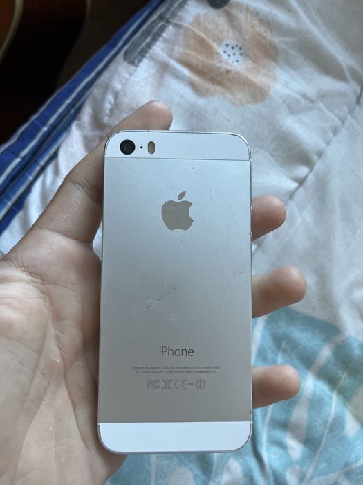 Айфон 5s продаю.