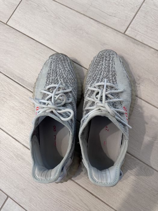 Vând yeezy 350 blue tint 42 2/3