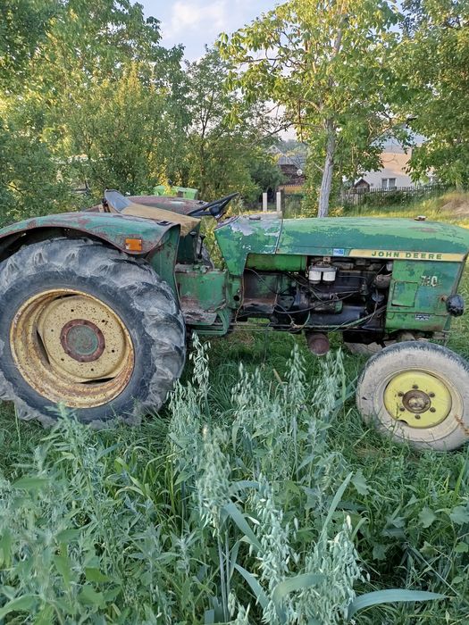 Tractor John Deere 710