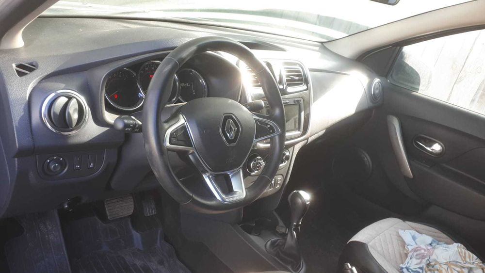 Рено Логан 2 2015г битый