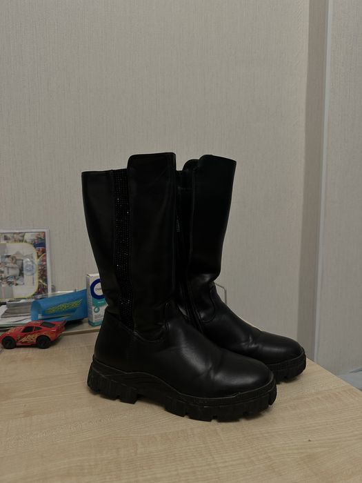 Продам зимние сапожки для девочки