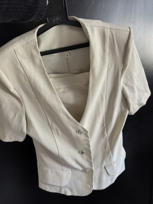 Продавам дамски костюм