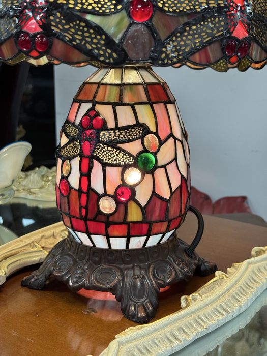 Lampa deosebita stil tiffany cu bec in picior