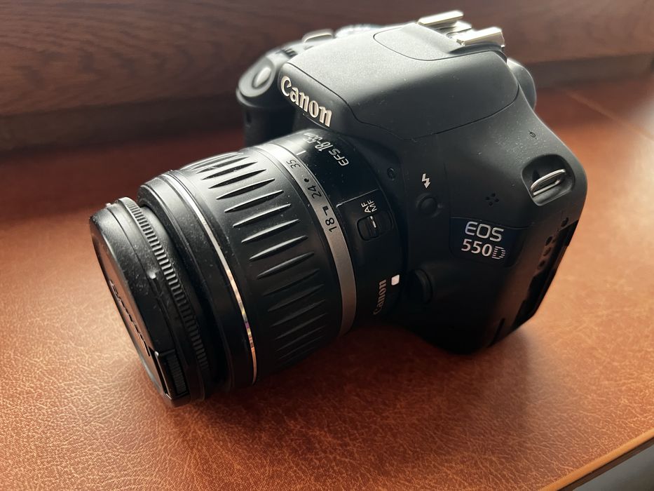 Canon eos 550D + obiectiv canon 18-55mm