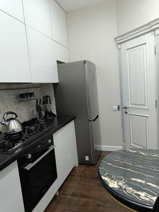 Аренда  3/1/5, новостройка за Паркентским рынком. Есть гаражное место.