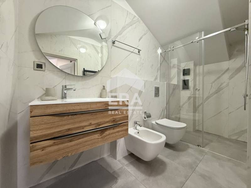 Дава се под наем Многостаен апартамент в София, Център - 212 кв.м за 1700 € - Снимка #8