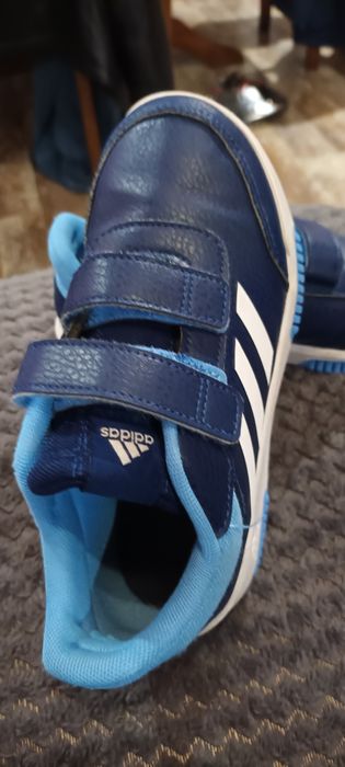 Маратонки адидас 33номер