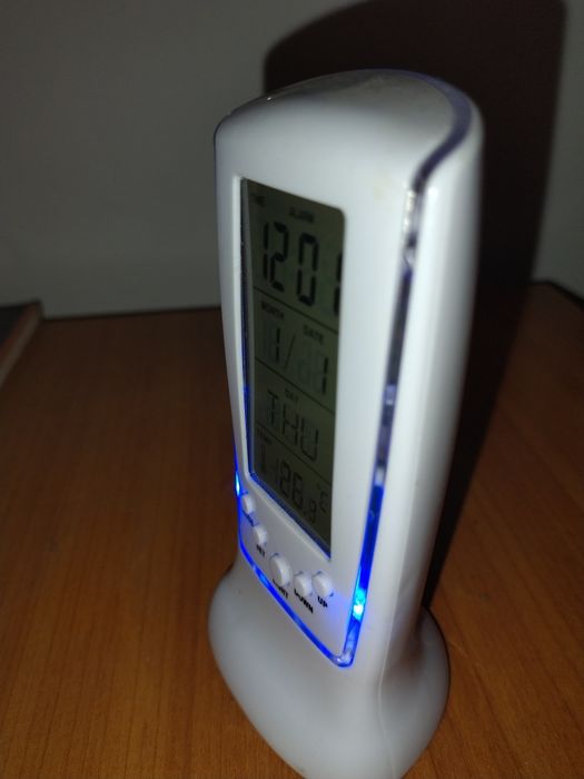 Ceas digital de birou multifuncțional, cu termometru, calendar și alarmă