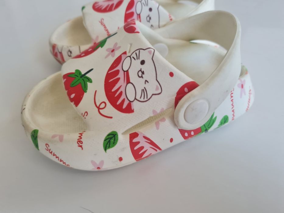 Продам кроксы для девочек