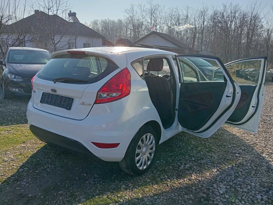 Vand FORD IFiesta  2011 euro 5 CHASH sau RATE