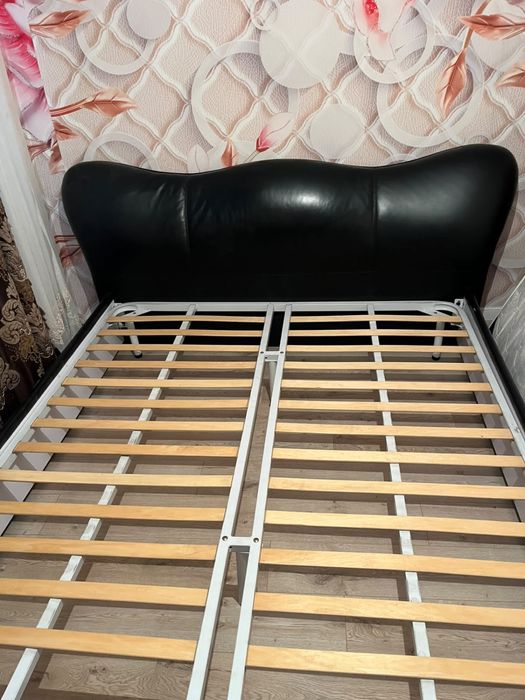 Спальный кровать
