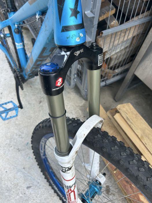 Вилка за колело rock shox lyrik