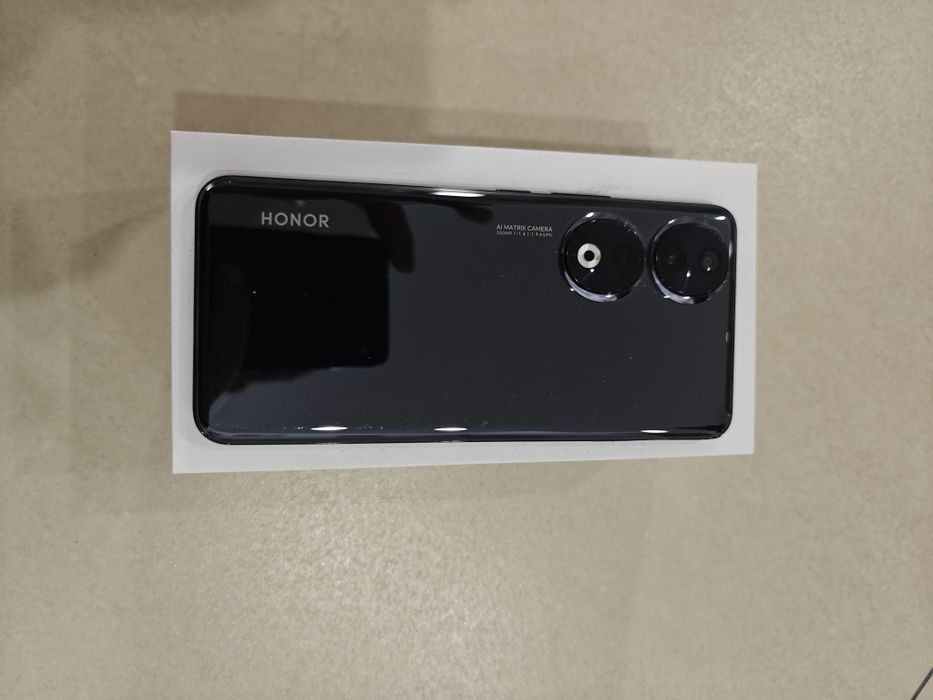 honor 90 arata foarte bine fara zgarieturi  12gb 512