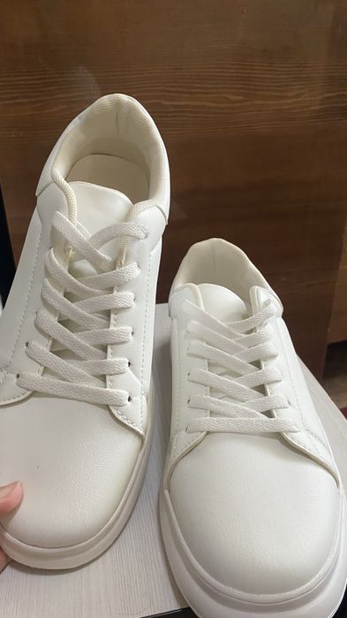 White кроссовки