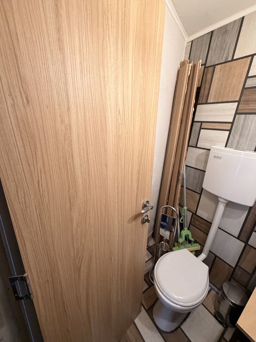 Врата за баня естествен фурнир