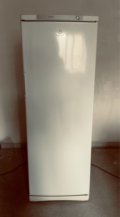 Продам морозильник InDesit