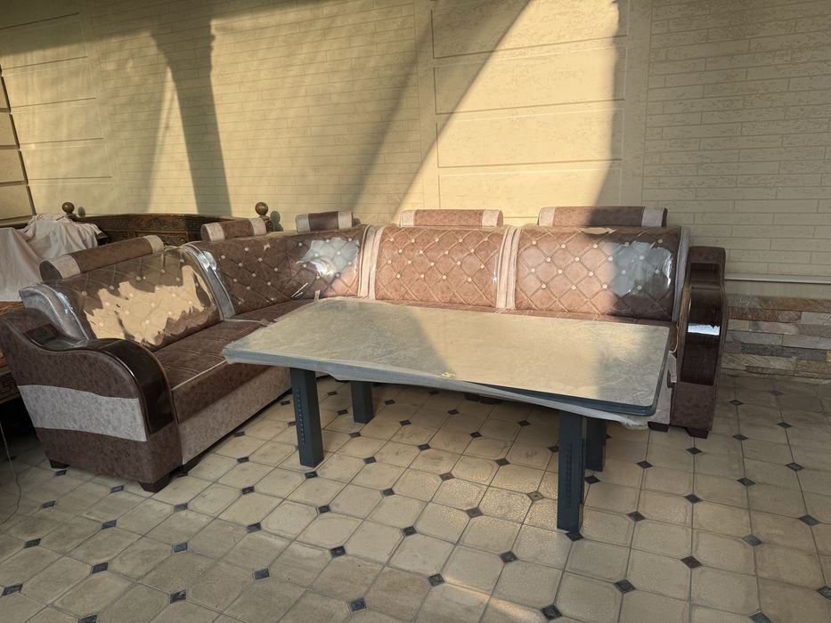 Гостиной угалок 2 та пуфик 220-320