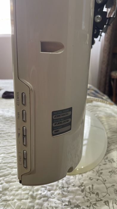 Продавам телевизор samsung 32 инча (стар)работещ перфектно. Цена:80€ GSM:0897769819 .