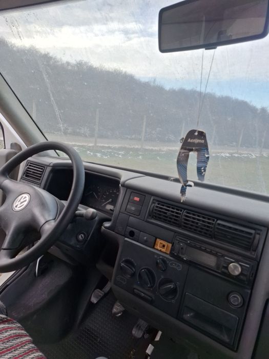 Vând Vw Transporter 4 de 2.5 TDI înmatriculat