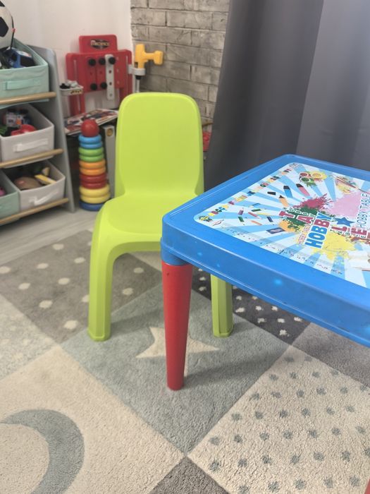 Детска масичка с два стола