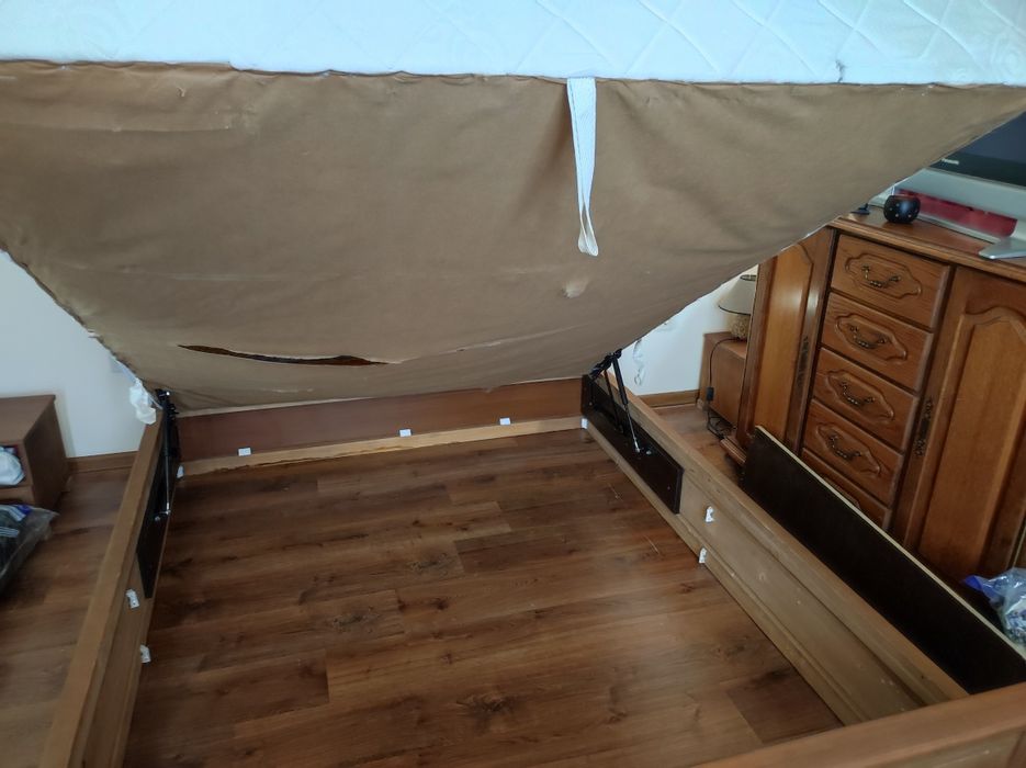 Легло и две нощни шкафчета