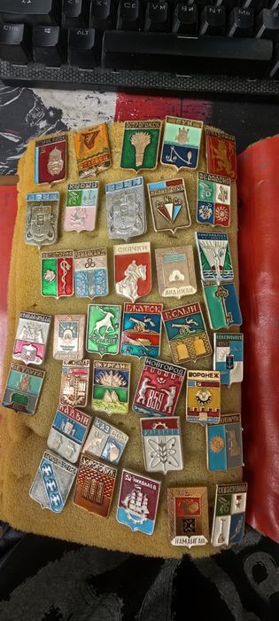 Продаются значки