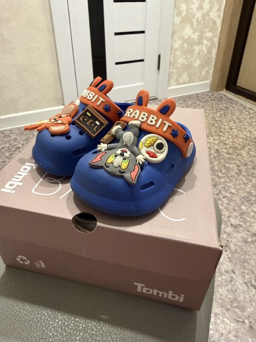 Кроссовки и кроксы