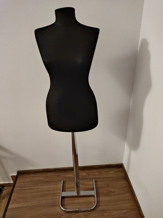 Manechin damă de închiriat