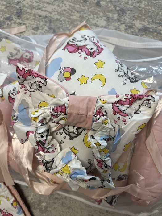 Кровать и бортики на кровать