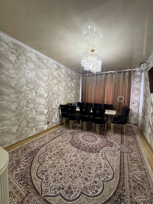 Uy sotiladi srochni. Kelishiladigan joyi bor.