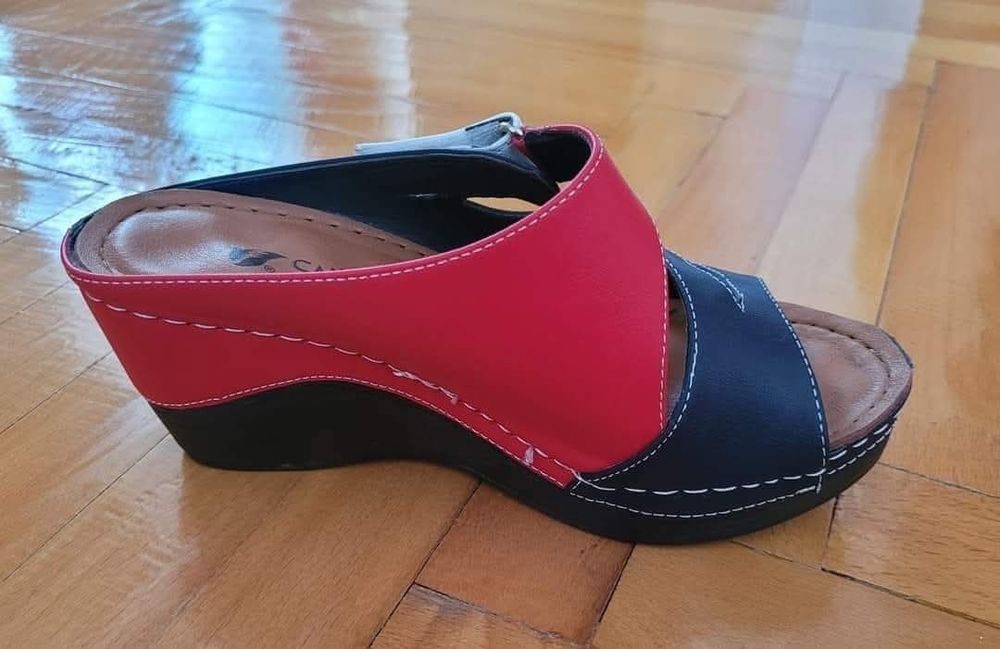 Papuci de damă, din piele, mărimea 37 - stare excelentă, purtați o sg dată