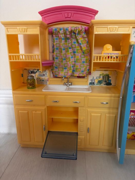Casa Barbie originala, cu 2 etaje, complet utilata