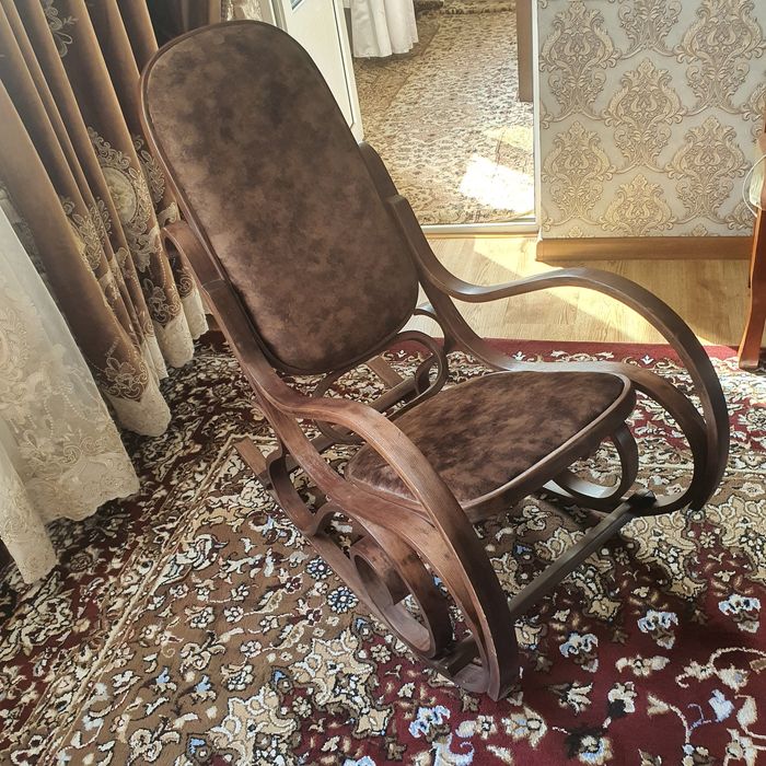 кресло-качалка в хорошем состоянии.