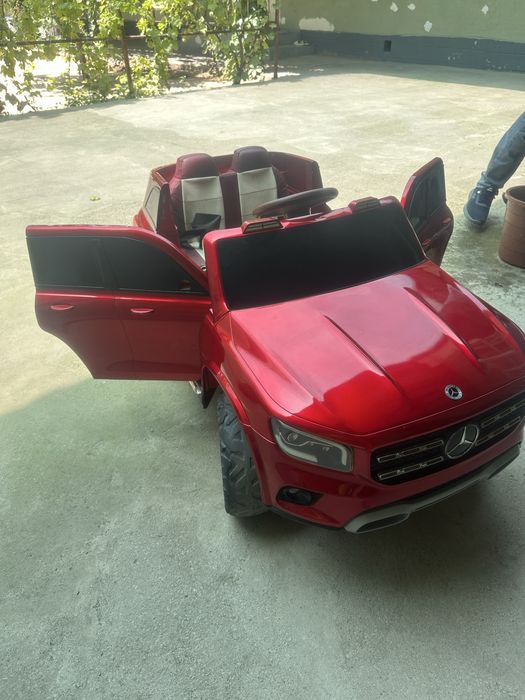 Pultli moshina mersedes benz
