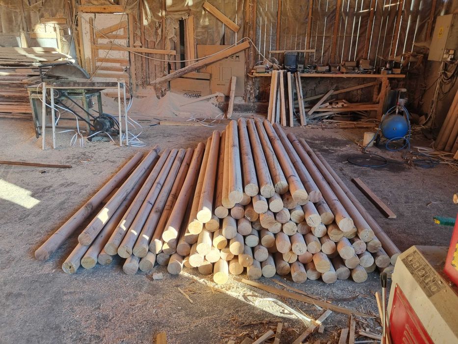 Stalpi din stejar calibrati pe rotund , balustrii