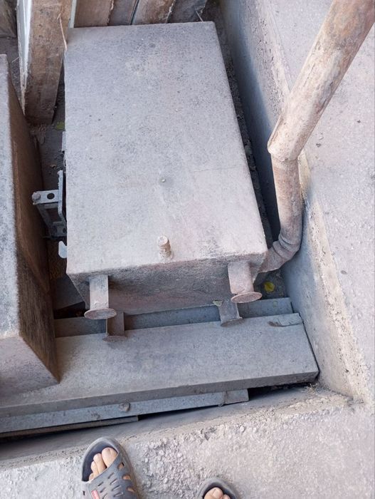 Продается котёл газовый и уголь отопительный состояние хорошее