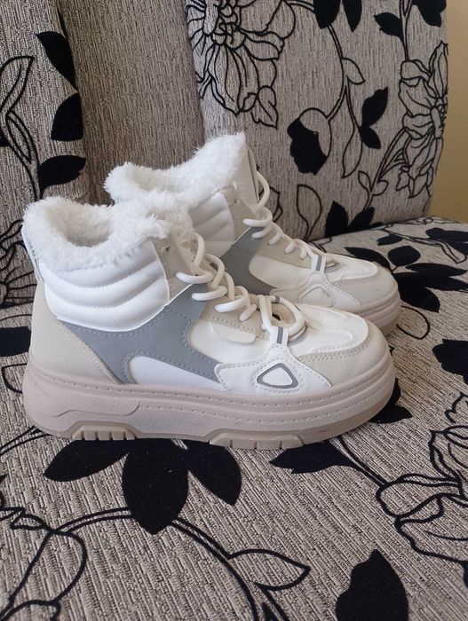 Дебели зимни боти