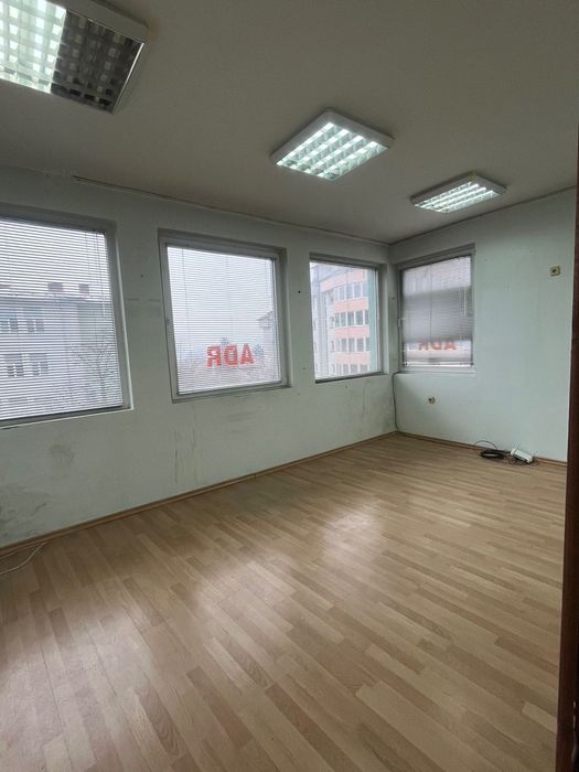 Дава се под наем Офис в София, Младост 1 - 160 кв.м за 850 € - Снимка #2