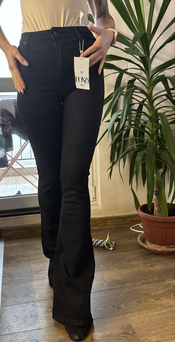 Нови дънки с висока талия