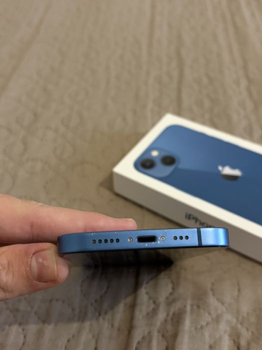 iPhone 13 – 128 GB – много добро състояние + 3 калъфа