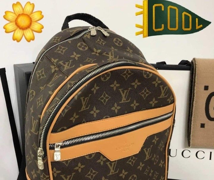 Rucsacuri unisex Louis Vuitton,saculet, etichetă incluse