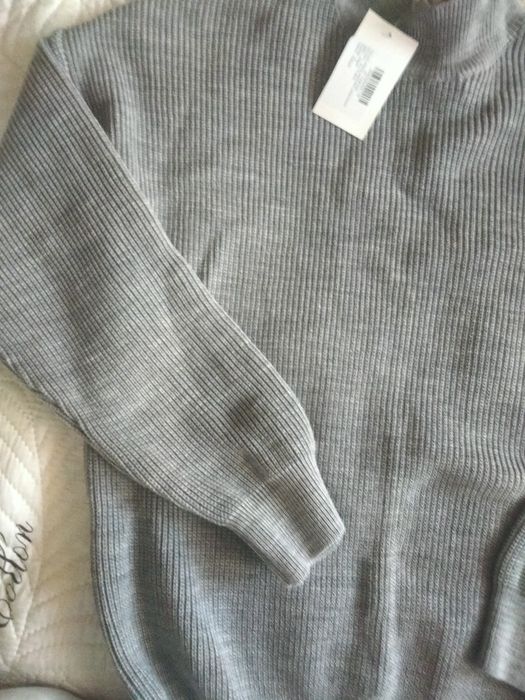 Продам новый серый свитер