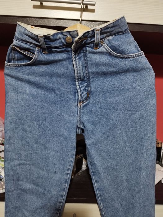 Продавам дънки ,