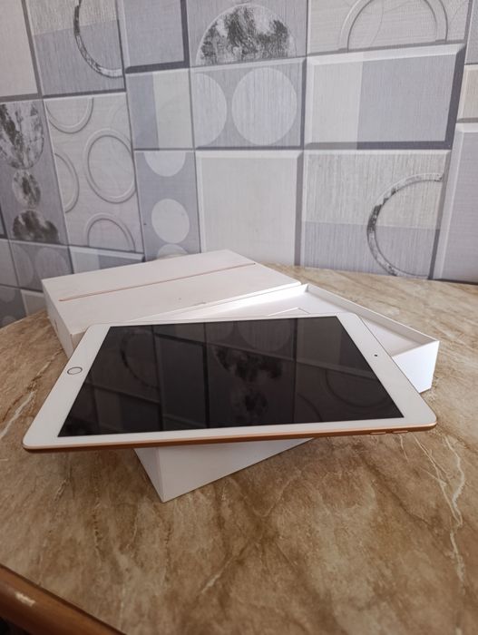 iPad (8th Generation) Gold 32 GB Wifi sotiladi
