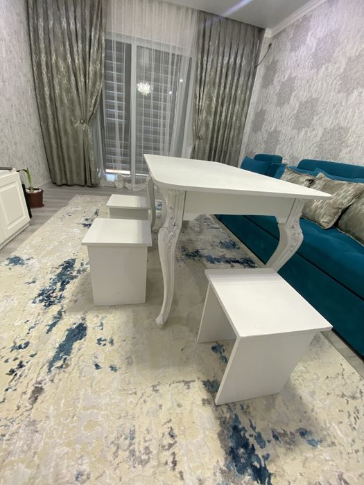 Продается Стол, стулья, и диван ! Срочно