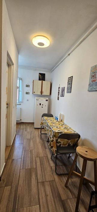 Închiriez garsoniera