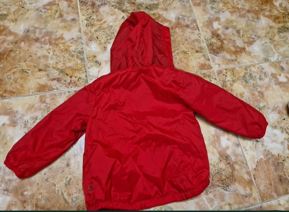 Geaca impermeabila copil United Colors of Benetton  marime 98