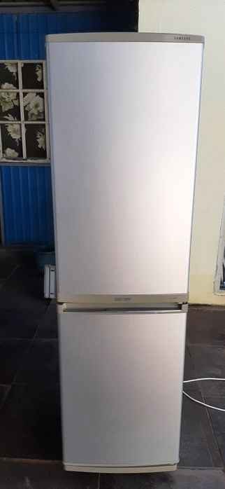 Холодильник SAMSUNG
