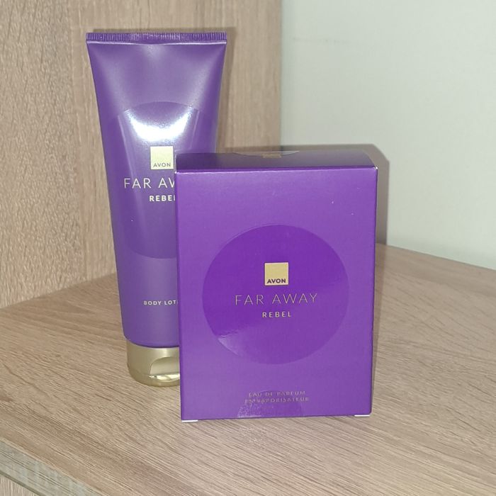 Избери подарък! Ароматен комплект, подаръчна торбичка и картичка.